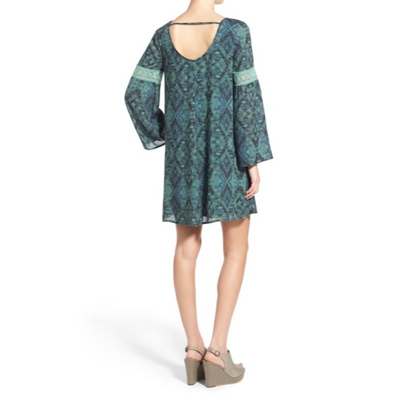 SUN & SHADOW Print Bell Sleeve Shift Dress - Picture 6 of 11